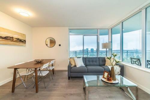 Apartamento Luxury 2br Condo W/ Great View In Surrey Center
