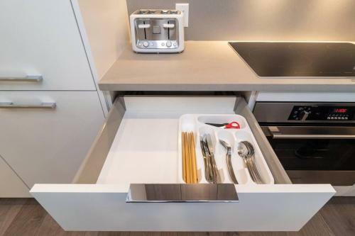 Apartamento Luxury 2br Condo W/ Great View In Surrey Center