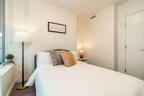 Apartamento Luxury 2br Condo W/ Great View In Surrey Center