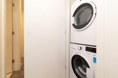 Apartamento Luxury 2br Condo W/ Great View In Surrey Center