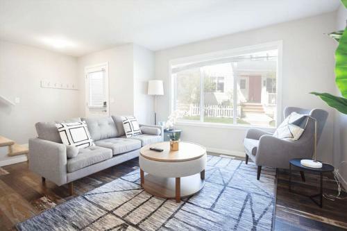 3br Condo With Free Parking And In-suite Laundry