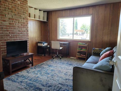 Midcentury Ranch With Grotto Pool And Spa