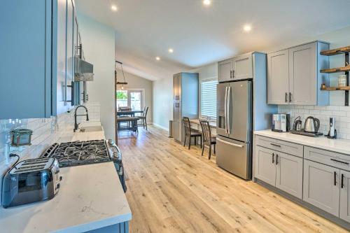 Orange County Abode With Fire Pit And Backyard!