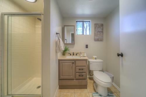 Apartamento 10 Acres Ranch W/ Horses, Pond, And More!