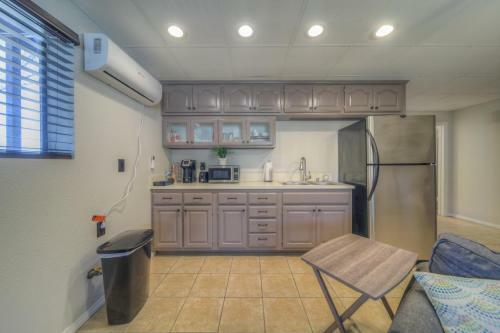 Apartamento 10 Acres Ranch W/ Horses, Pond, And More!