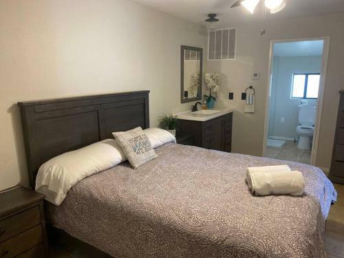 Apartamento 10 Acres Ranch W/ Horses, Pond, And More!
