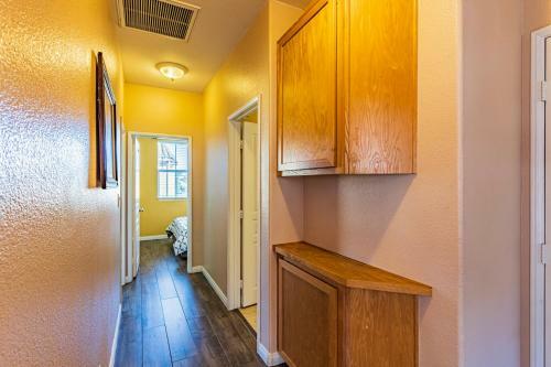 Spacious 3br 3bath Townhouse 5-mins To Bay & Beach
