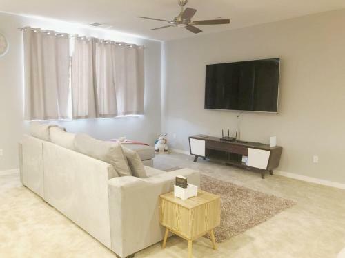 @ Marbella Lane - 3br Elegant House Laundry + P