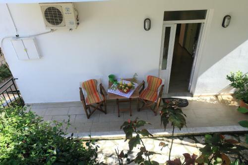Kaminaki Beachfront Apartments