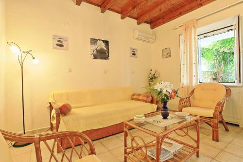 Kaminaki Beachfront Apartments