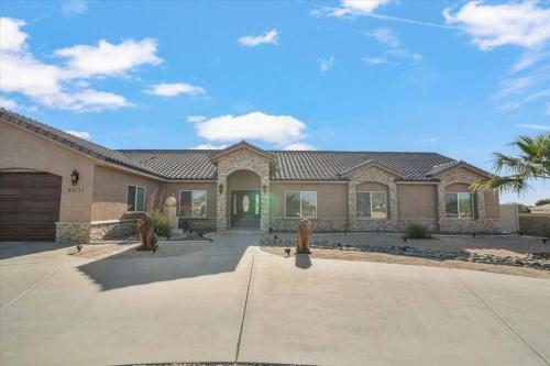 Villa Palmdale Paradise Palace / Special Event Venue