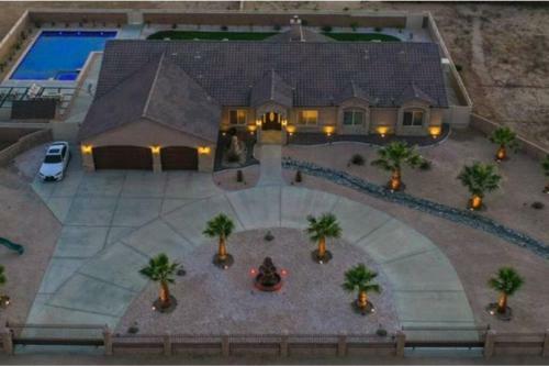 Villa Palmdale Paradise Palace / Special Event Venue