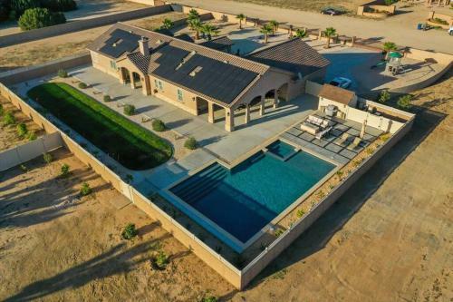 Villa Palmdale Paradise Palace / Special Event Venue