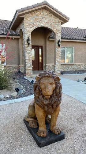 Villa Palmdale Paradise Palace / Special Event Venue