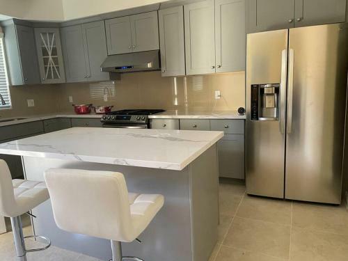 Cheerful 4-bedroom New House With Parking