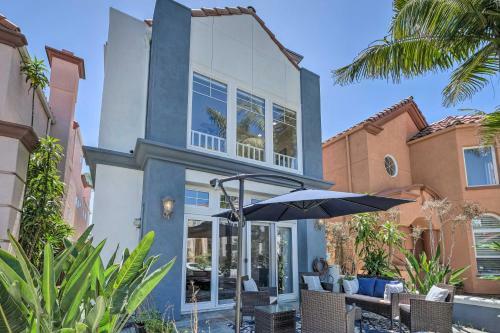 Chic Home With Patios, Steps To Oceanside Beach