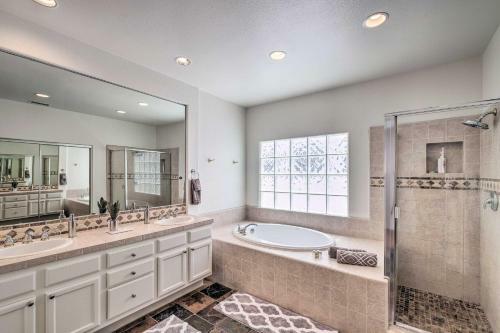 Chic Home With Patios, Steps To Oceanside Beach