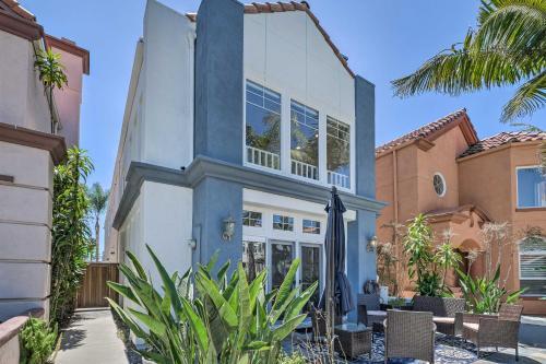 Chic Home With Patios, Steps To Oceanside Beach