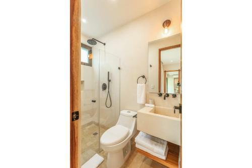 Luxury Stay With Private Pool, Mins To Beach Hotspots