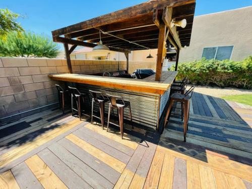 Palm Desert Retreat With Private Pool, Spa, And Bar!