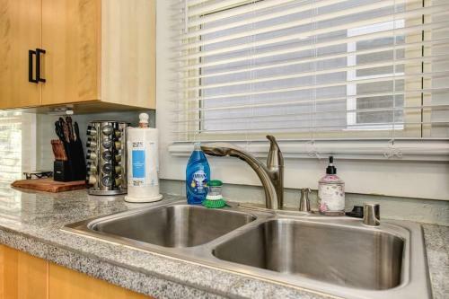 Gorgeous Midtown Get Away With Great Location