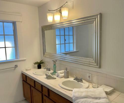 Peaceful 5 Bedroom House Sleeps 13 Free Parking