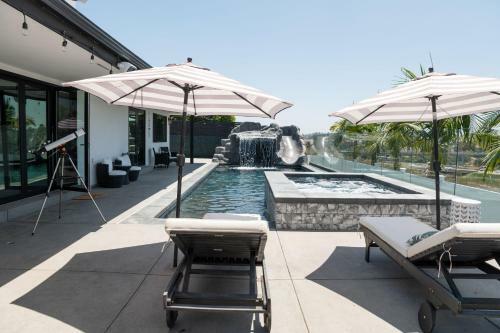 New Modern Luxury Estate - Pool, Slide, Grotto