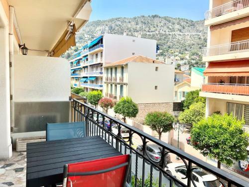 Spacious Apartment Next To The Sea