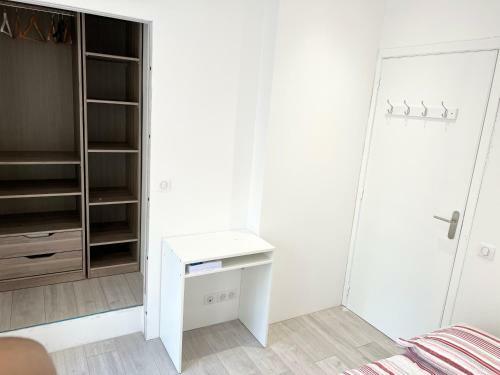 Spacious Apartment Next To The Sea