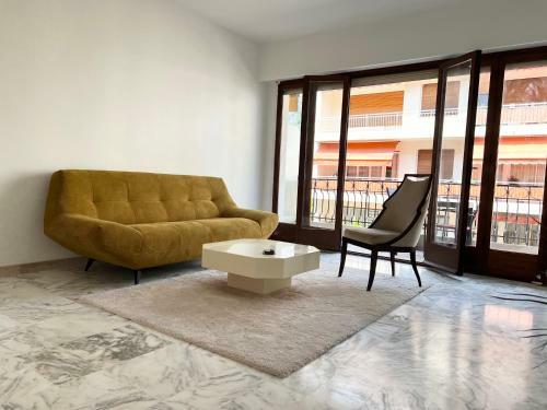 Spacious Apartment Next To The Sea