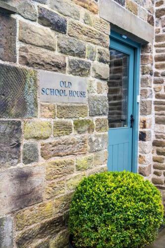 Beautiful Cosy Cottage By A Babbling Brook