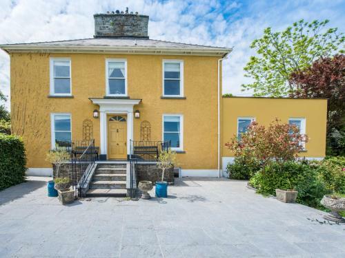 Pass The Keys Beautiful Home With Superb Views Over St Dogmaels