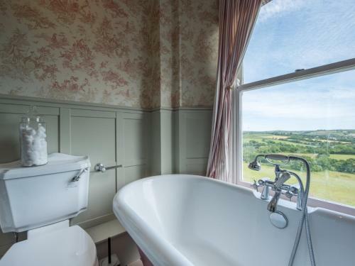 Pass The Keys Beautiful Home With Superb Views Over St Dogmaels