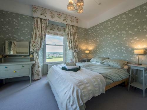 Pass The Keys Beautiful Home With Superb Views Over St Dogmaels