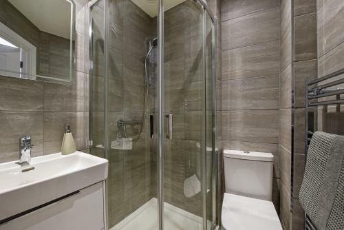 Modern Gf Apartment With Parking Just 6-min From City