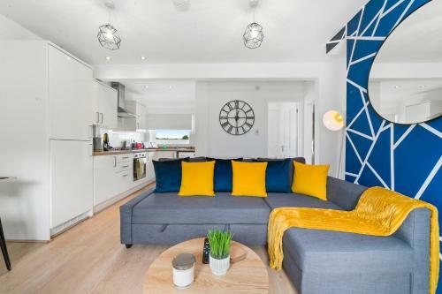 Village Cwtch Whitchurch 2 Bedroom Apartment