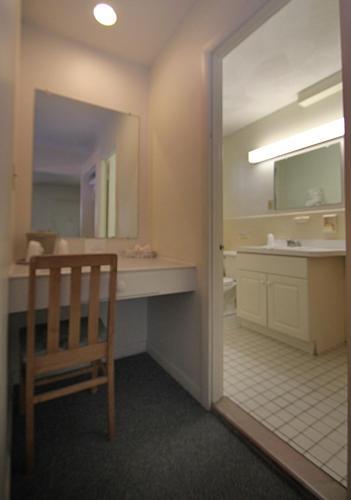 Hotel Hamilton Village Inn