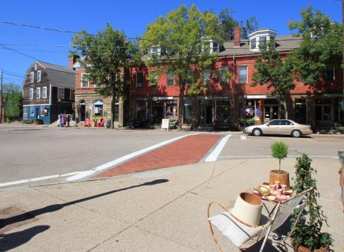 Hotel Hamilton Village Inn