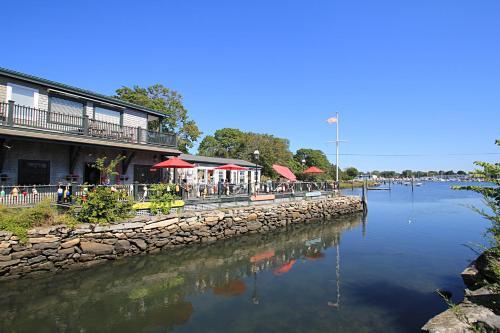 Hotel Hamilton Village Inn
