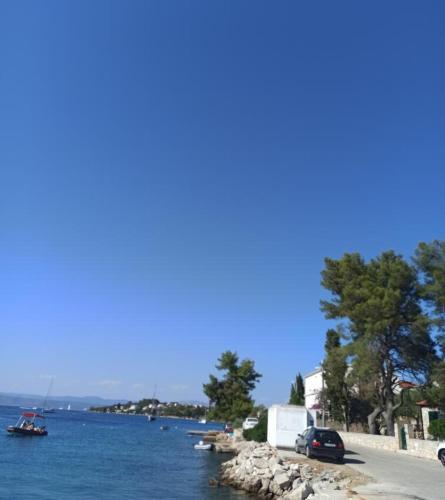 Apartments By The Sea Necujam, Solta - 19067