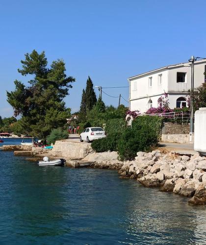 Apartments By The Sea Necujam, Solta - 19067