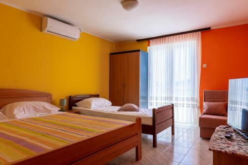 Hostal Apartments Mikuli? Rogoznica