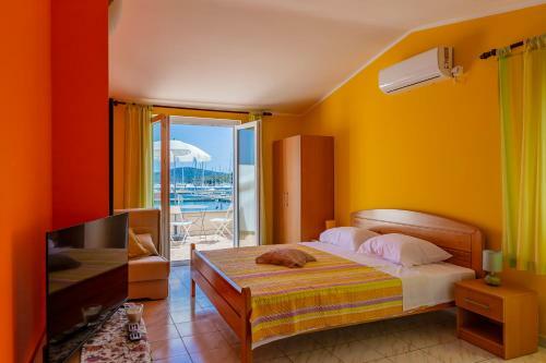 Hostal Apartments Mikuli? Rogoznica
