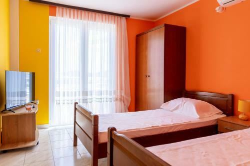 Hostal Apartments Mikuli? Rogoznica