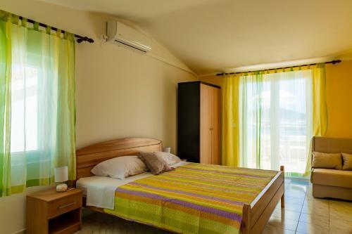Hostal Apartments Mikuli? Rogoznica
