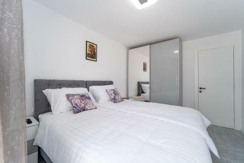 Villa Nina In Sumartin With Private Pool