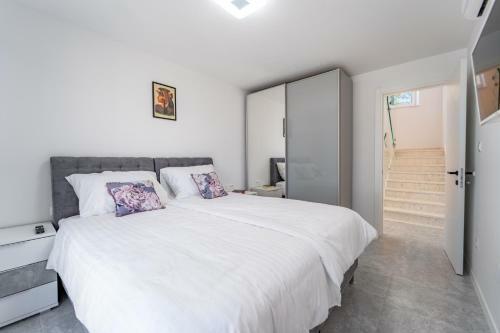 Villa Nina In Sumartin With Private Pool