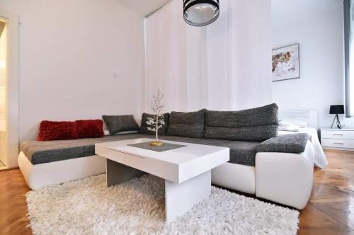 Apartment Pink 1