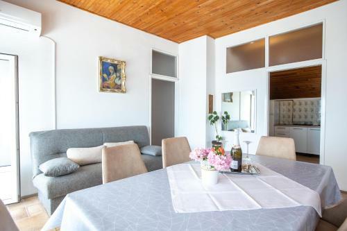Apartments Skeva