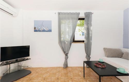 Amazing Home In Sibenik With 2 Bedrooms